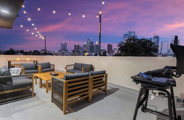 New construction, Chic furnishings near Downtown and Hollywood