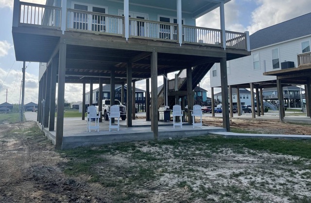 New Construction Hackberry Getaway-4BR, Sleeps 9, On the Water