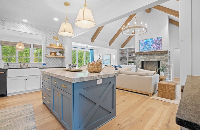 New Construction w/ Hot tub - Immaculate Vita Huset in Sister Bay