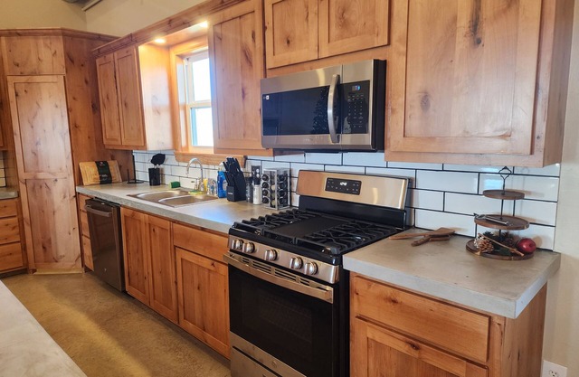 New Constuction 3-bedroom home in the country with amazing mountain views.