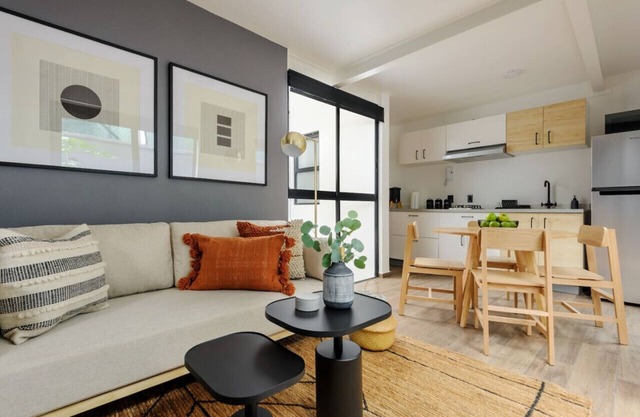 New! Contemporary chic apt w. balcony | Casa Malva