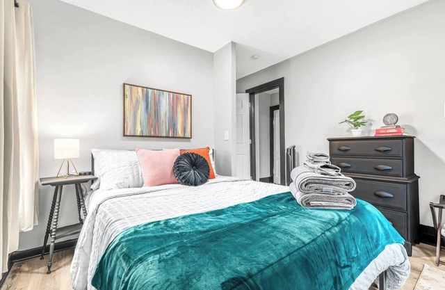 New! Contemporary 1BR Haven, Private & Pristine