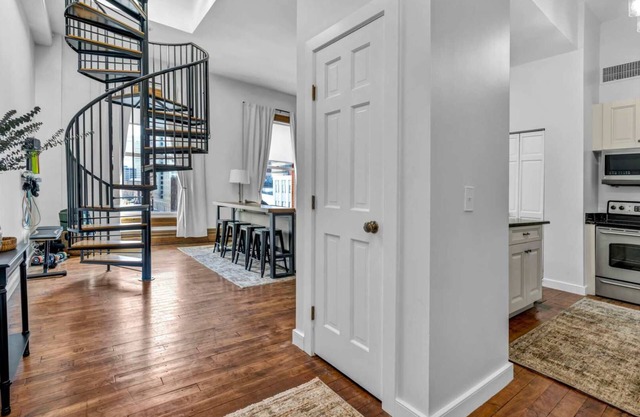 NEW Contemporary Escape|Walkable| Rooftop Vibes!