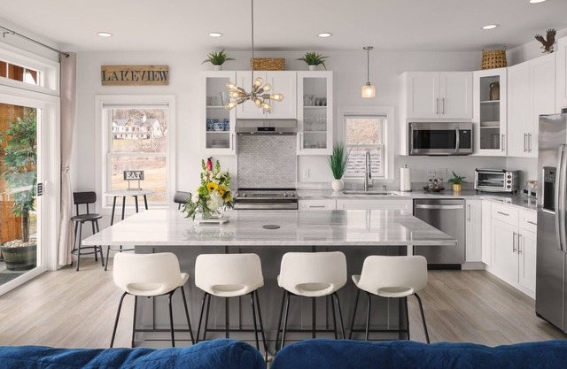 New contemporary lakefront home with breathtaking views w/fun water activities!