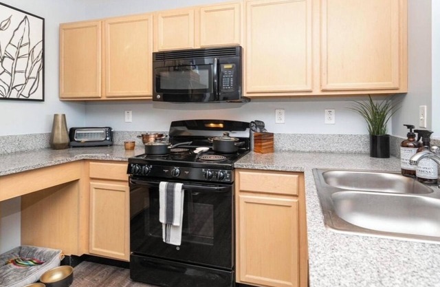 NEW! Cozy 1 bedroom apartment in Downtown Indianapolis w/ Free Parking