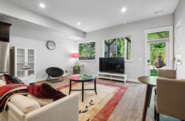 NEW! Cozy 1BR Retreat in Sammamish