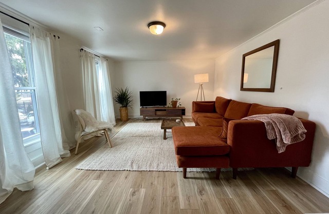 New! Cozy 3 bedroom with office/studio