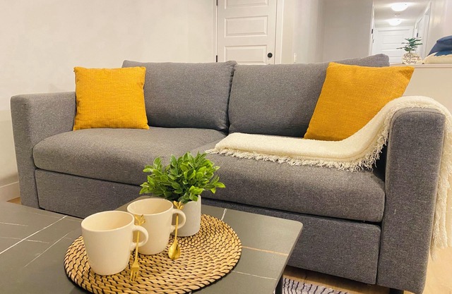 *NEW*Cozy Basement Suite*Central Location*Sleep 4