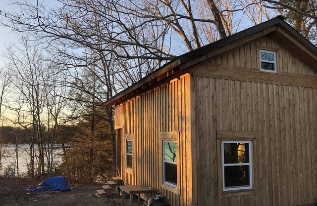 New Cozy Cabin on the Water with Sauna Access!