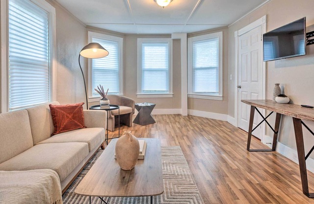 New! Cozy-chic Attleboro Apt: 1 Mi to Dining & Zoo