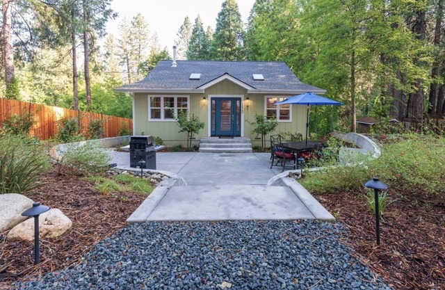 New, Cozy home- walk to downtown!