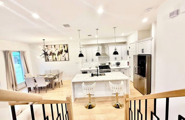 New Cozy Lux 4 Bdr, steps from Downtown Houston