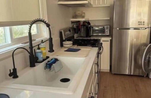 NEW Cozy Studio City Guesthouse in Prime Location