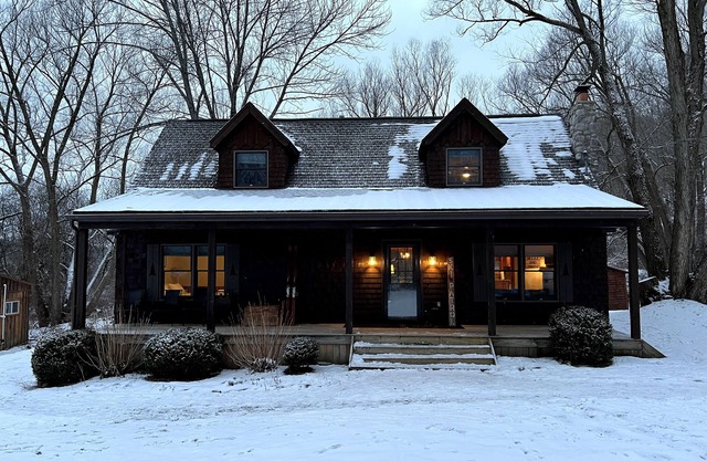 ❤⛷❄❤NEW! ☃⛷❄ Creekside Cabin-10 mins to EVL