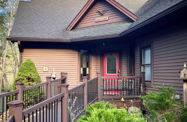 New Crystal River Listing for Summer 2022!! 3 day min. Sleeps 14.