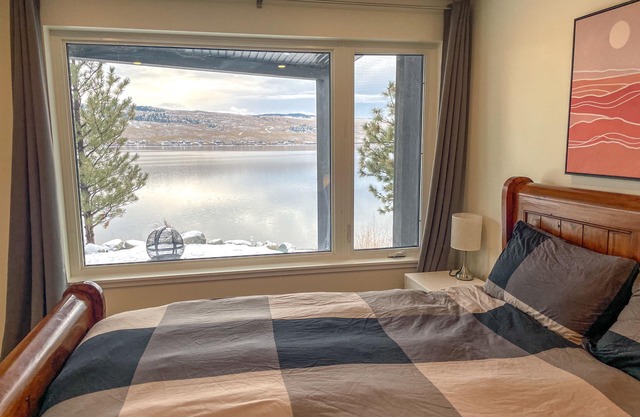 New Custom Waterfront House at Nicola Lake near Merritt, Kamloops & Quilchena