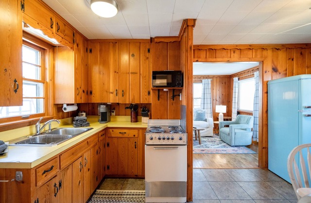 New! Cute Cottage near Holland State Park