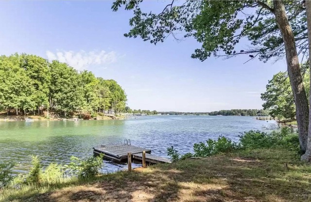 *NEW* Cute & simple SML retreat with wake-free cove & boat ramp within 100 yards