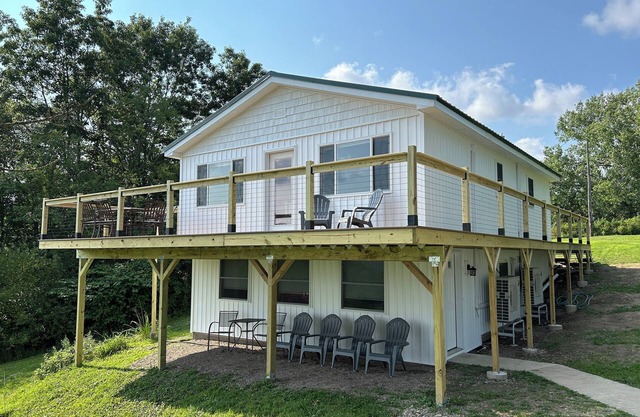 New deck/exterior! Quiet retreat on the hill