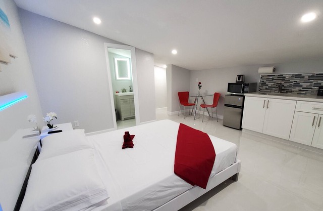 🌟 Stilvoller Anzug in Hollywood in der Nähe von allem 🌟 Mietwagen verfügbar :)