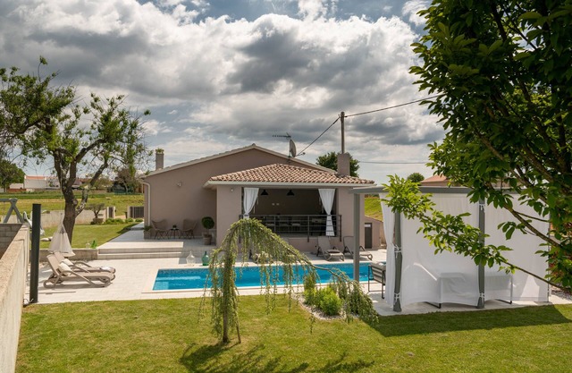 Neue Design Villa, in grünen herzen von Istrien, ideal für Familienurlaub