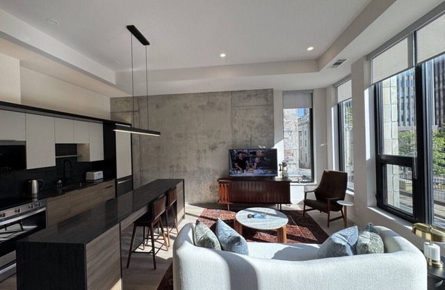 *NEW Designer Mid-Century Modern 2B/2B