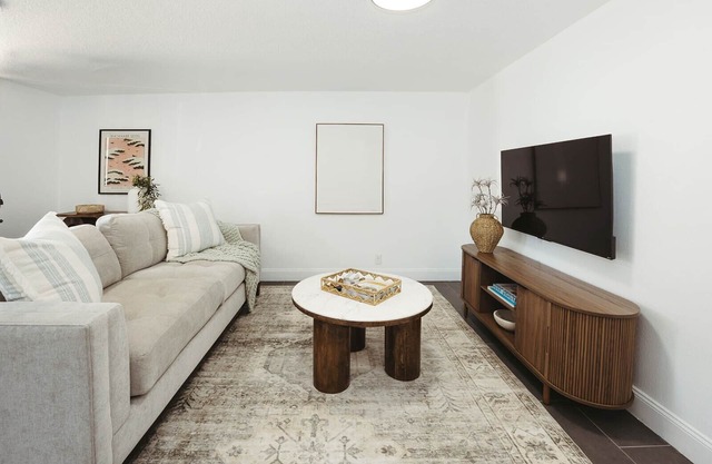 New Designer Beach Retreat - Walk to Sand & Eats