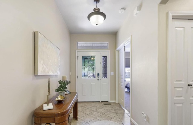 NEW, Desirable location, Sleeps 7! Garage Parking!