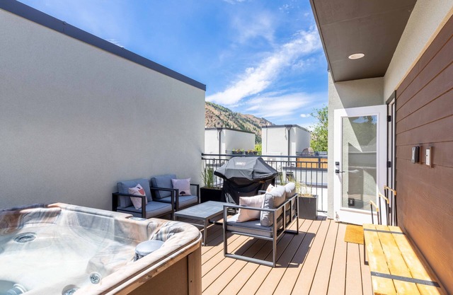 New Downtown Hailey Condo with Rooftop Hot Tub