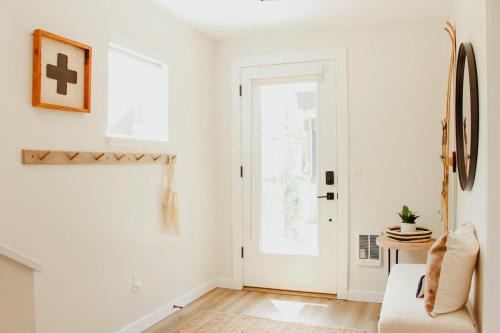 New Downtown Hailey Condo with Rooftop Hot Tub