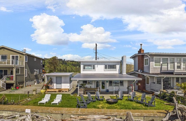 New DRIFTWOOD SHORES ROAD HOUSE CAMANO