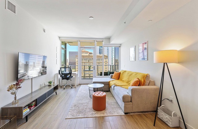 NEW DT San Diego Stay Queen Bed, Pool & Sauna
