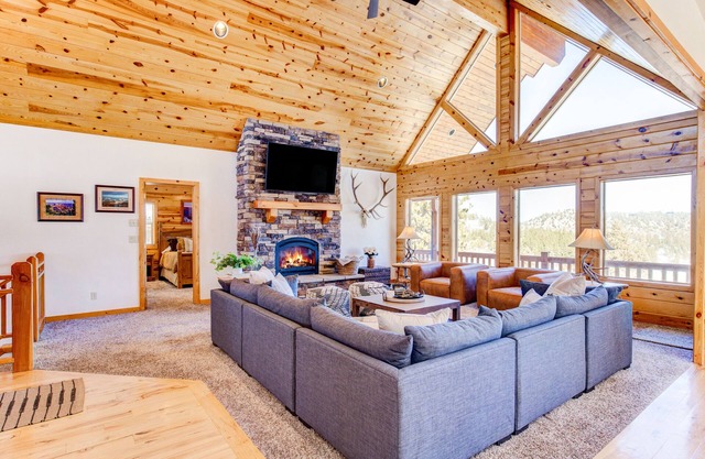 NEW Duck Creek ⛰ Escape w/View+AC! ~30 mi. Bryce/Zion