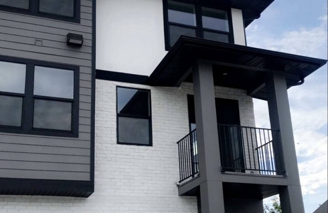 New & Elegant Modern Townhome