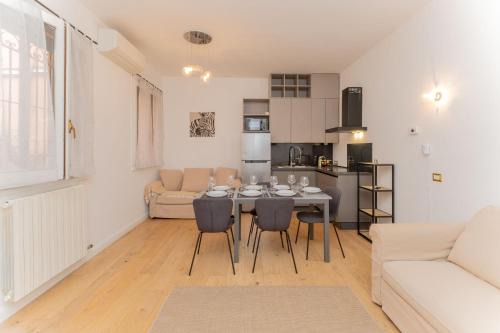 New Exclusive Apartment FONDAZIONE PRADA Tram to Duomo