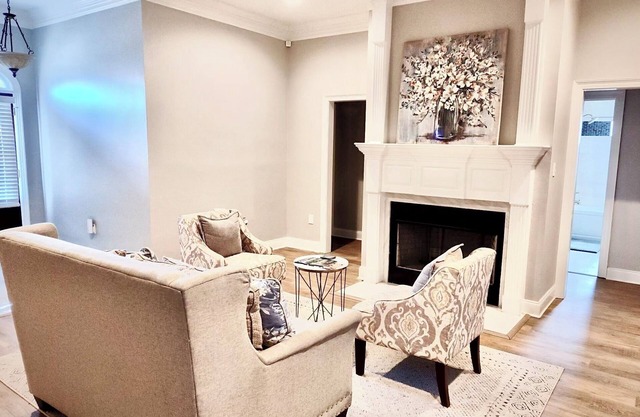 NEW Fabulous, Cozy Home, 3bed, Workspace, Jetted tub, near LSU