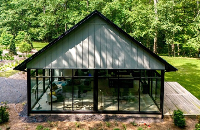 NEW: Fabulous Glass Contemporary in Kerhonkson