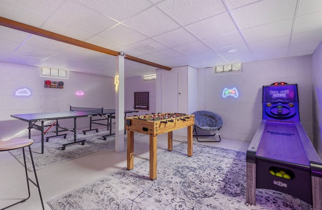 NEW! Family-friendly cabin-style home w/ gameroom + gym