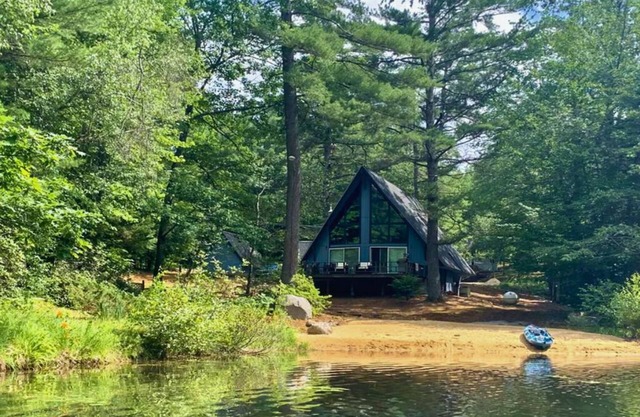 NEW Family friendly Ski Chalet/ Shop/Relax/Cozy