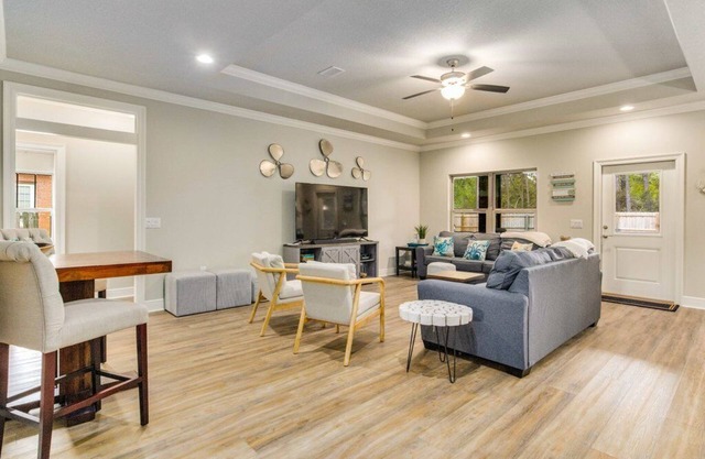 "new Family-sized 2600 Sq/ft 5BR Home - 3 Miles to the Beach! Weekly Discounts!