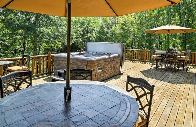 NEU! FOLEY'S LOG CABIN mit Whirlpool