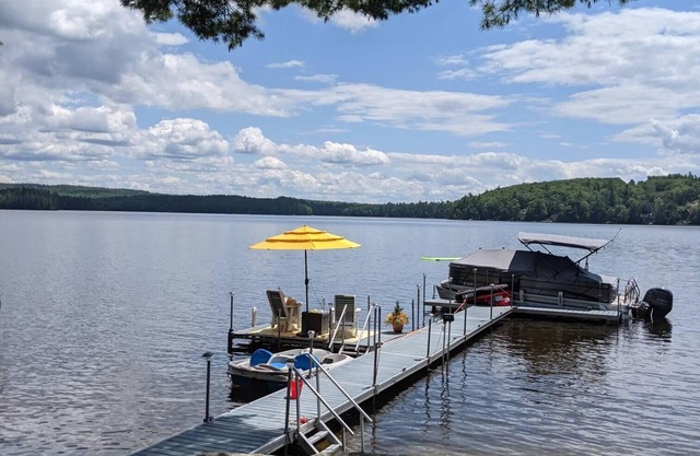 New for 2023 Magical Mirror Lake Home Dock For 20ft Boat Sleeps 9