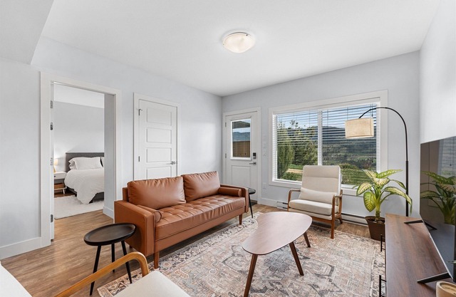 New! For the View- Guest Suite; 3 beaches, hiking trails and wineries close by