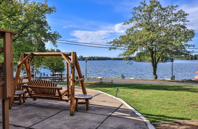 NEW! Fully remodeled condo on Lake Minocqua!