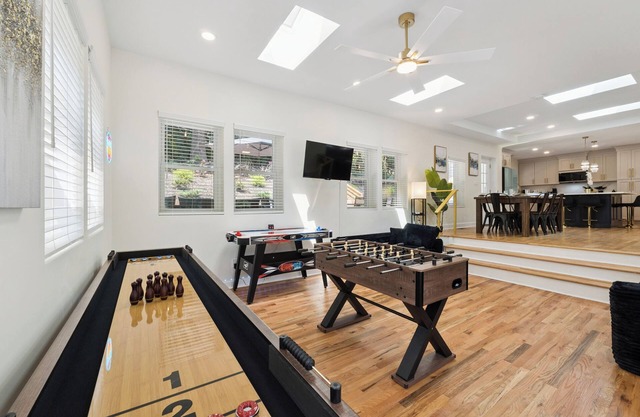 NEW!Fun&StylishHome inATL-Foosball,AirHockey,ShuffleBrd,Games,BBQ,HotTub,Firepit