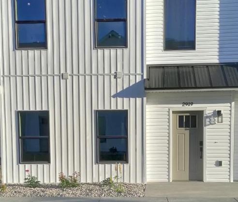 New furnished townhome - Near shopping - Self Check-in