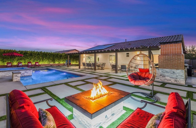 New: Gameroom, Pool, Spa, Firepit