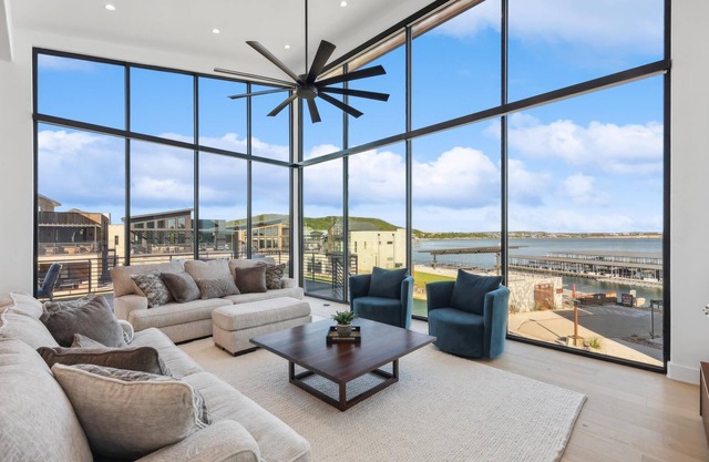New Glass Water View at PK *4bed/4.5 bath | Games, Paddle Boards & Kayaks!