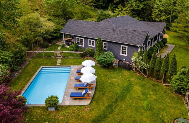 NEW: Gorgeous Home w/ Dream Patio and AC