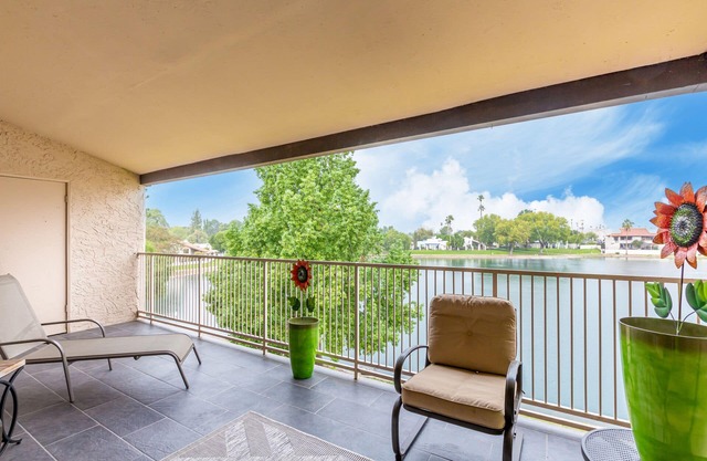 NEW & GORGEOUS Lakefront ZEN 3 bedrooms [2 KING +1 Queen]